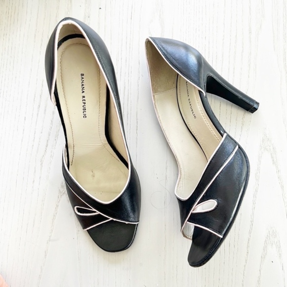 Banana Republic Maddie D’Orsay Peep Toe Pumps Black with Pink Trim size 7